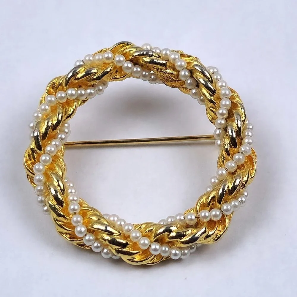 Vintage Faux Pearl‎ & Gold Tone Circular Brooch